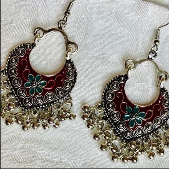 5🌟RATED🌟VERY COOL Beaded Boho Dangle Earrings - Picture 4 of 8